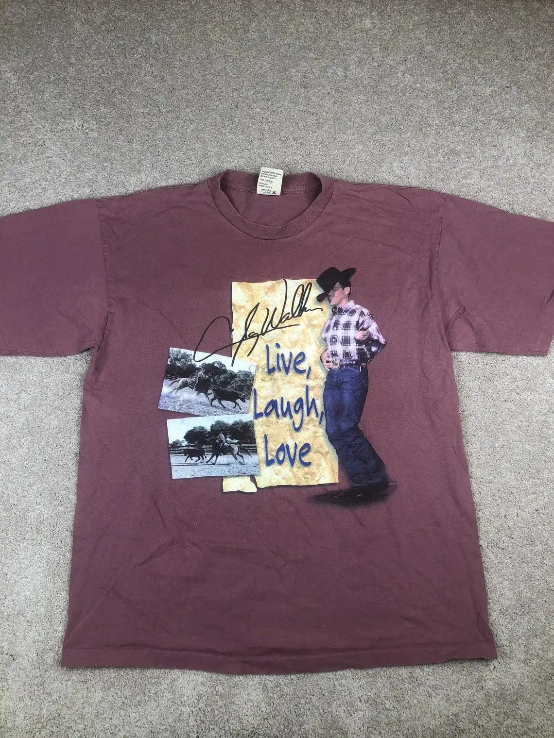 Винтажная фиолетовая футболка кантри-певца Clay Walker, Концертный тур музыкальной группы 90-х, Live Laugh Love Tour. Изображение 0