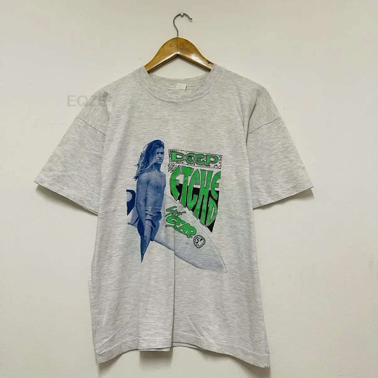 Винтажная футболка с глубоким травлением для серфинга 90-х годов Изображение 0