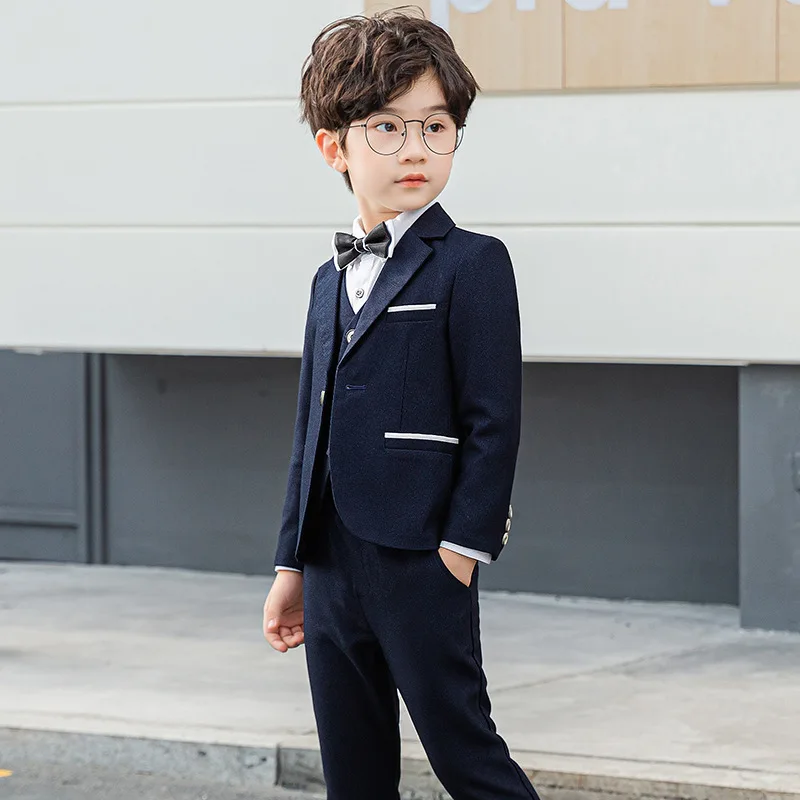 Новейшие дизайнерские черные милые детские костюмы, модный комплект детской одежды, строгий классический блейзер для мальчиков с цветами (куртка + брюки + галстук-бабочка + жилет) Изображение 2