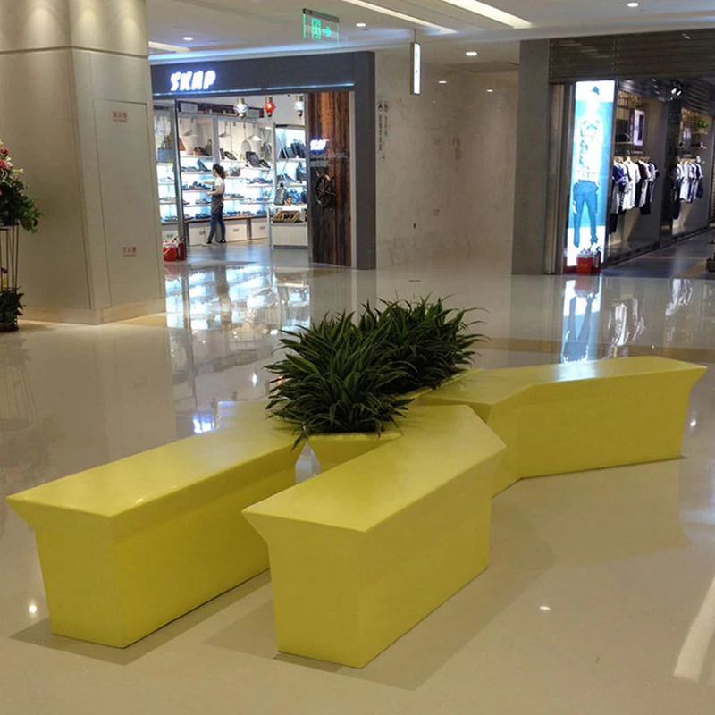 Индивидуальная открытая общественная зона отдыха с креслами для отдыха из стекловолокна в торговых центрах, цветочными горшками креативной формы и стульями Изображение 4