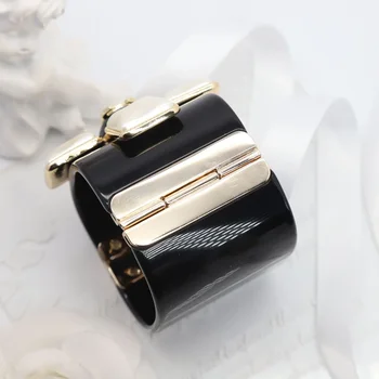 Европейская и американская мода, преувеличенная атмосфера, дизайнерское ощущение высокого качества, черный акриловый женский браслет с открытой пряжкой