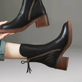 Женские ботинки в стиле ретро со средней посадкой и боковой молнией; Новинка осени 2023 года; европейская версия модных женских ботинок на толстом каблуке