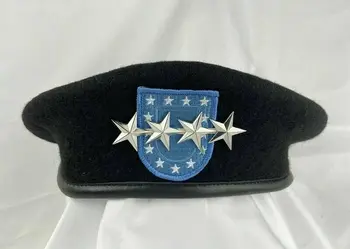  Офицер Пехотного полка Армии США В Черном Берете 4-Звездочного Генерала В Военной Шляпе